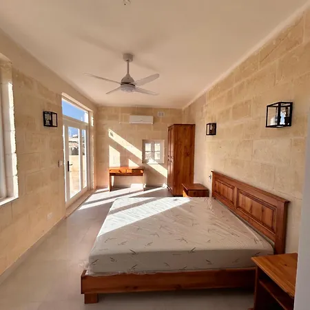 Ta' Marija Nyaraló Sannat