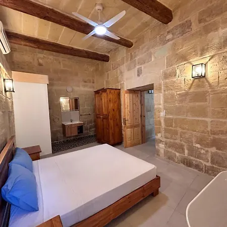 Ta' Marija Nyaraló Sannat